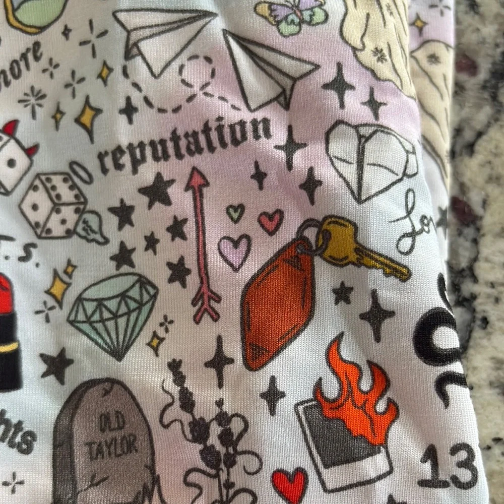 Little Snuggles Taylor Swift PJ Set - Picture 4 of 15